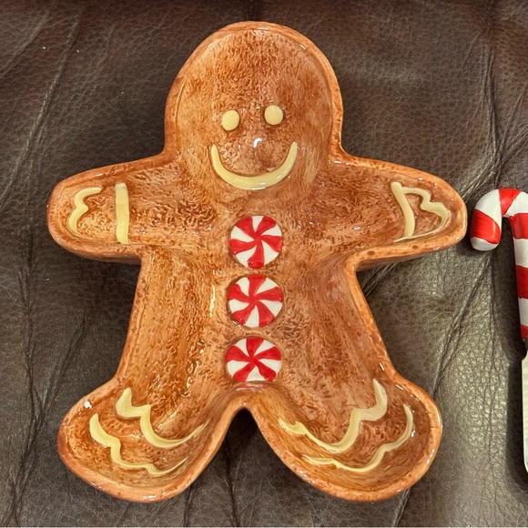 Gingerbread Man Dip Bowl & Peppermint Spreader Set - Picture 4 of 11